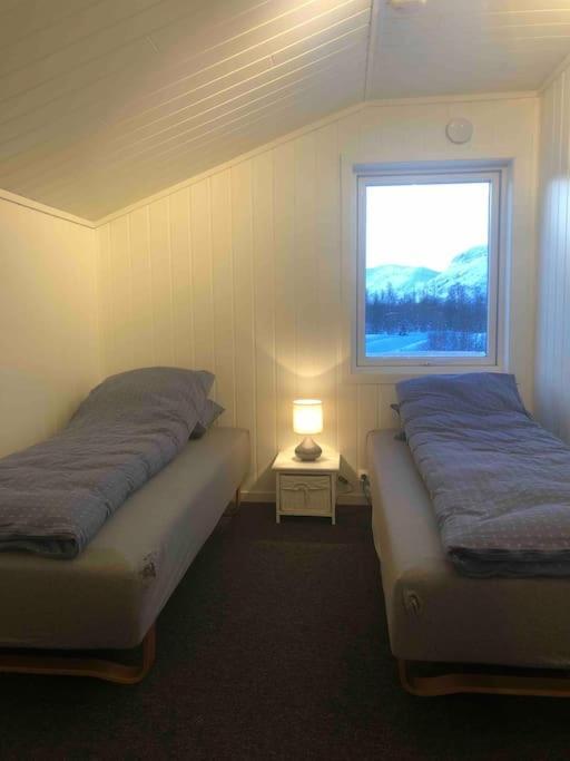 Mountainside Lodge - Breivikeidet ทรอมโซ ภายนอก รูปภาพ