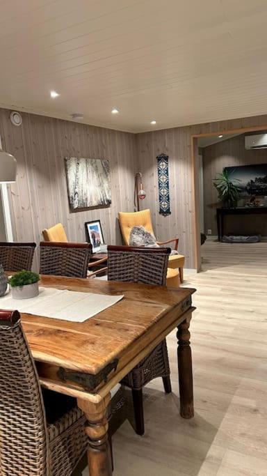 Mountainside Lodge - Breivikeidet ทรอมโซ ภายนอก รูปภาพ