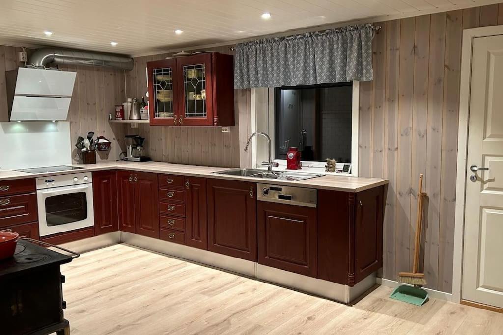 Mountainside Lodge - Breivikeidet ทรอมโซ ภายนอก รูปภาพ